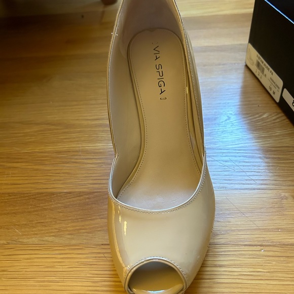 Via Spiga patent leather nude wedge w/cork heel - Picture 2 of 5